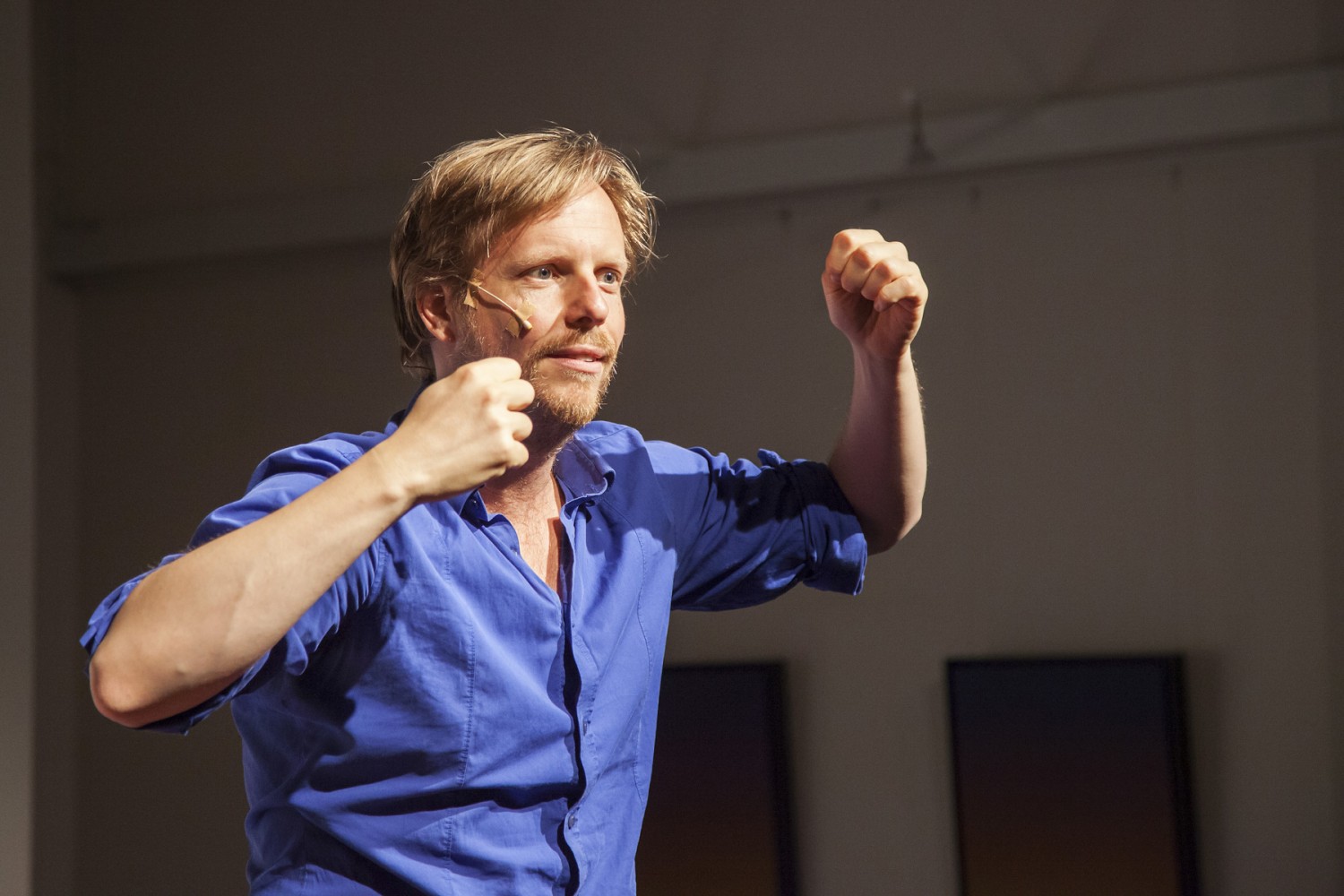 Patrick Nederkoorn tijdens zijn eerste optreden in Duitsland, op het La Strada Festival, Bremen 2019. Foto: Frank Scheffka